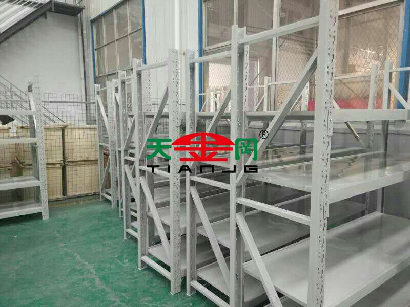 倉(cāng)儲(chǔ)貨架中型