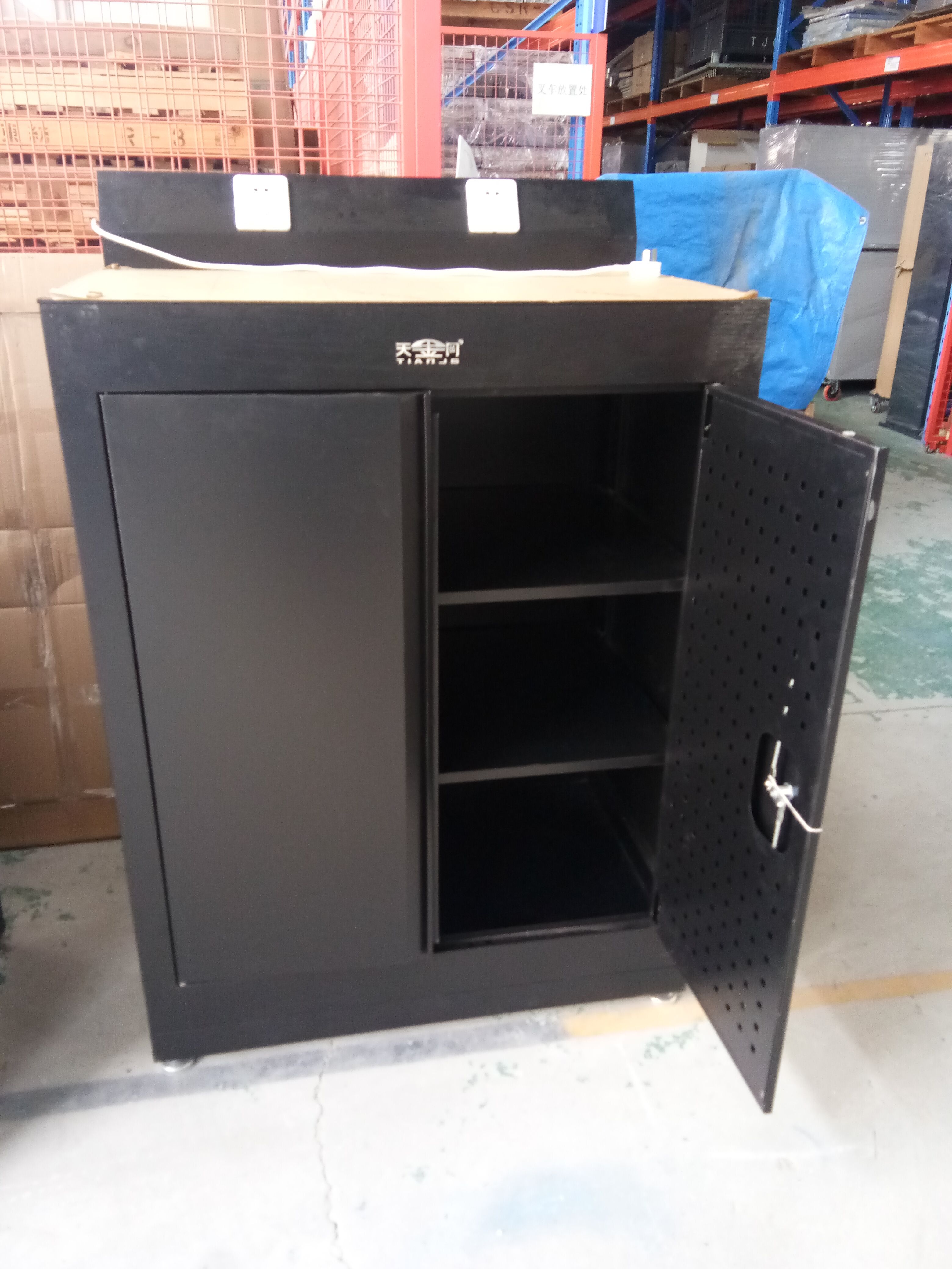 奧迪專用工具柜是如何提高企業(yè)6S管理標(biāo)準(zhǔn)的？