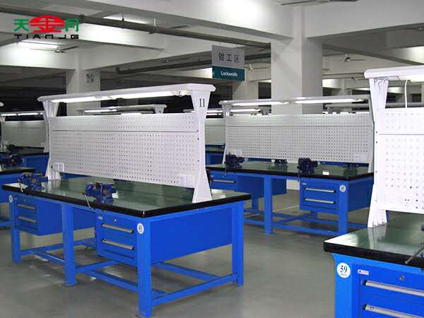 鉗工工作臺(tái)作用