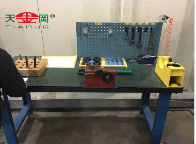 鉗工工作臺(tái)廠家