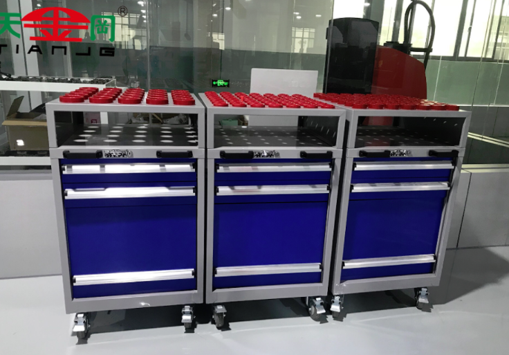 帶門(mén)刀具柜