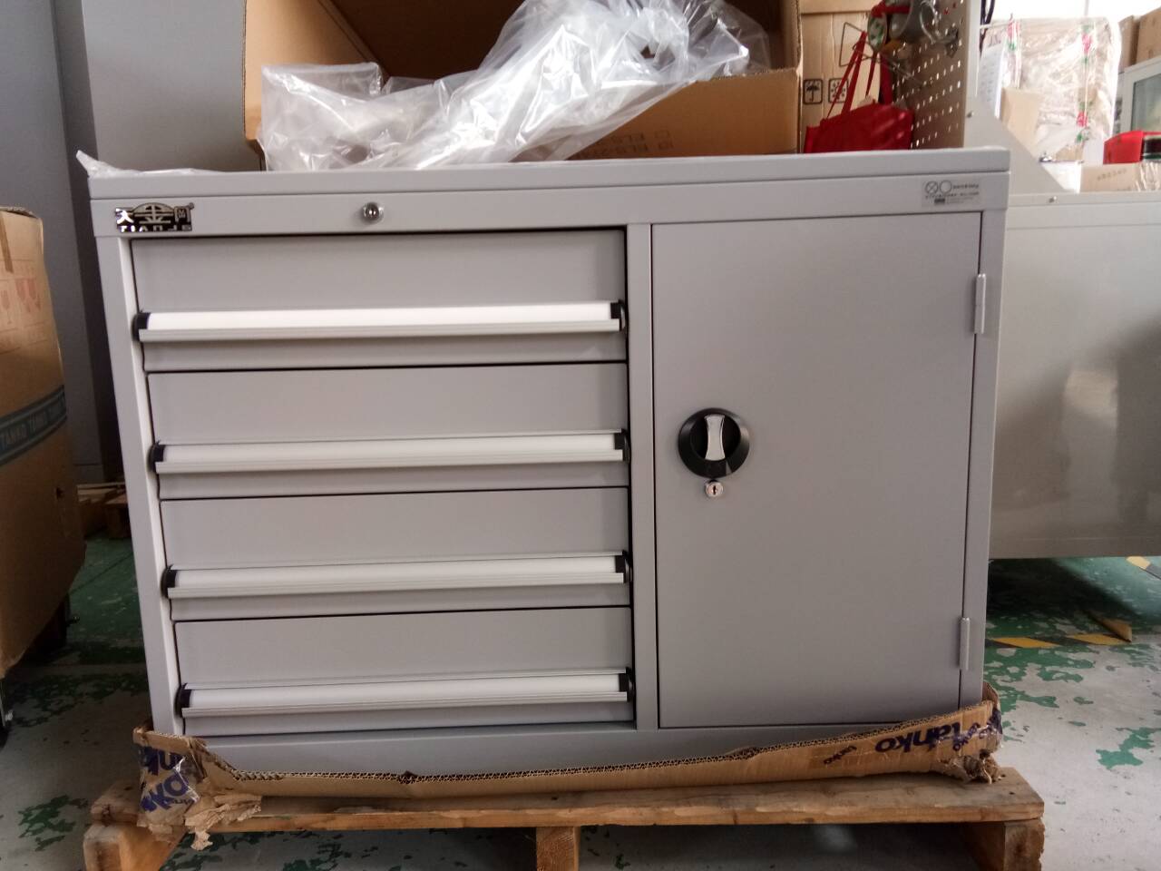 鐵工具柜廠家批發(fā)【天金岡】