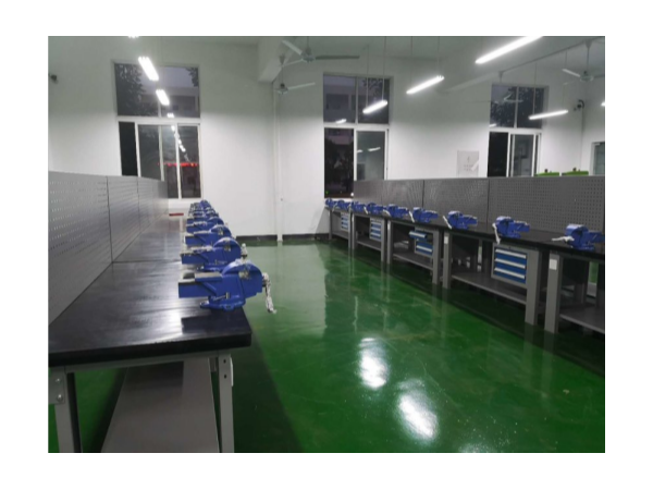 老虎鉗工作桌哪里找，品質(zhì)廠家，堅(jiān)固耐用【天金岡】