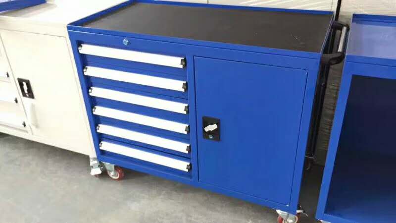 非標(biāo)定制重型工具車